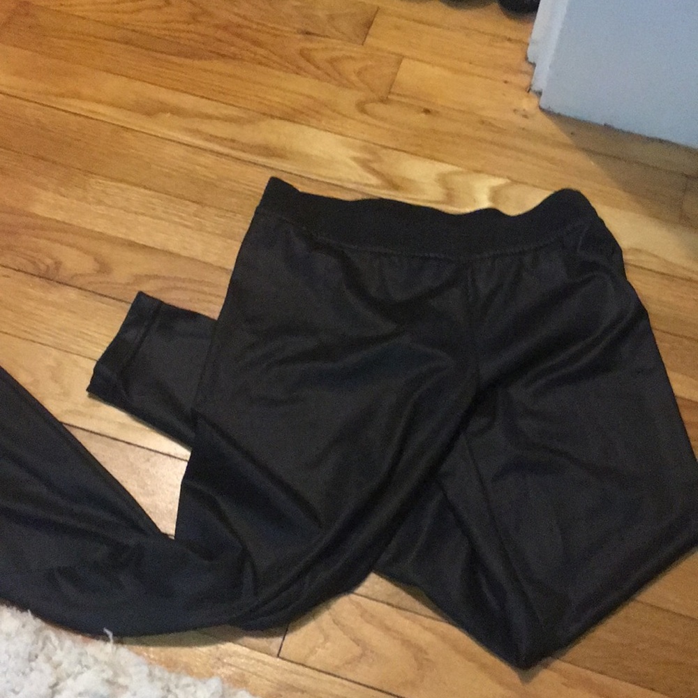 Shiny black leggings